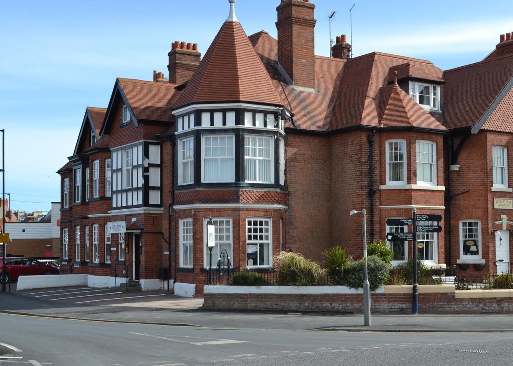 Corra Lynn Bed and Breakfast Whitby Exteriör bild