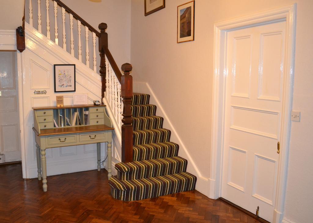 Corra Lynn Bed and Breakfast Whitby Exteriör bild