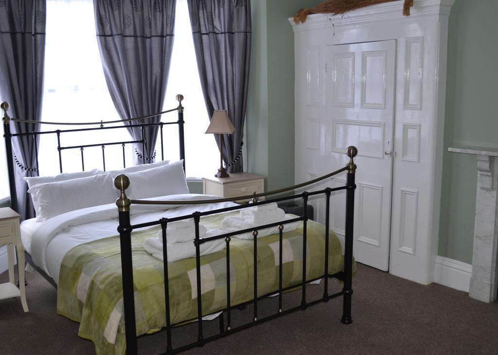 Corra Lynn Bed and Breakfast Whitby Exteriör bild