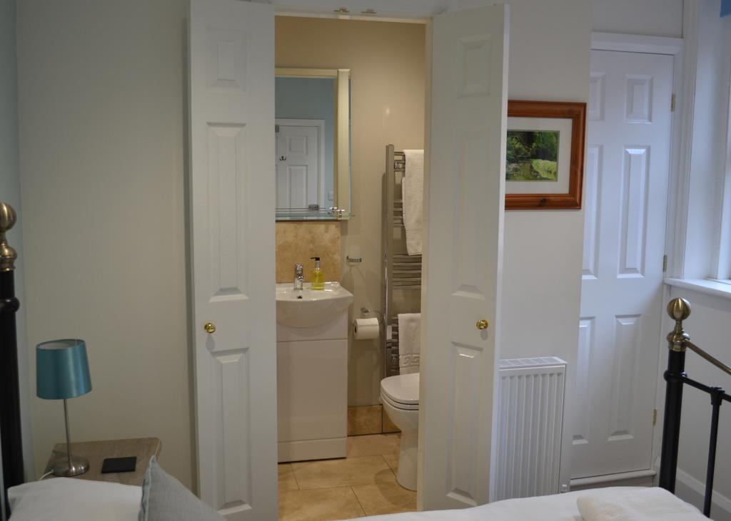 Corra Lynn Bed and Breakfast Whitby Exteriör bild