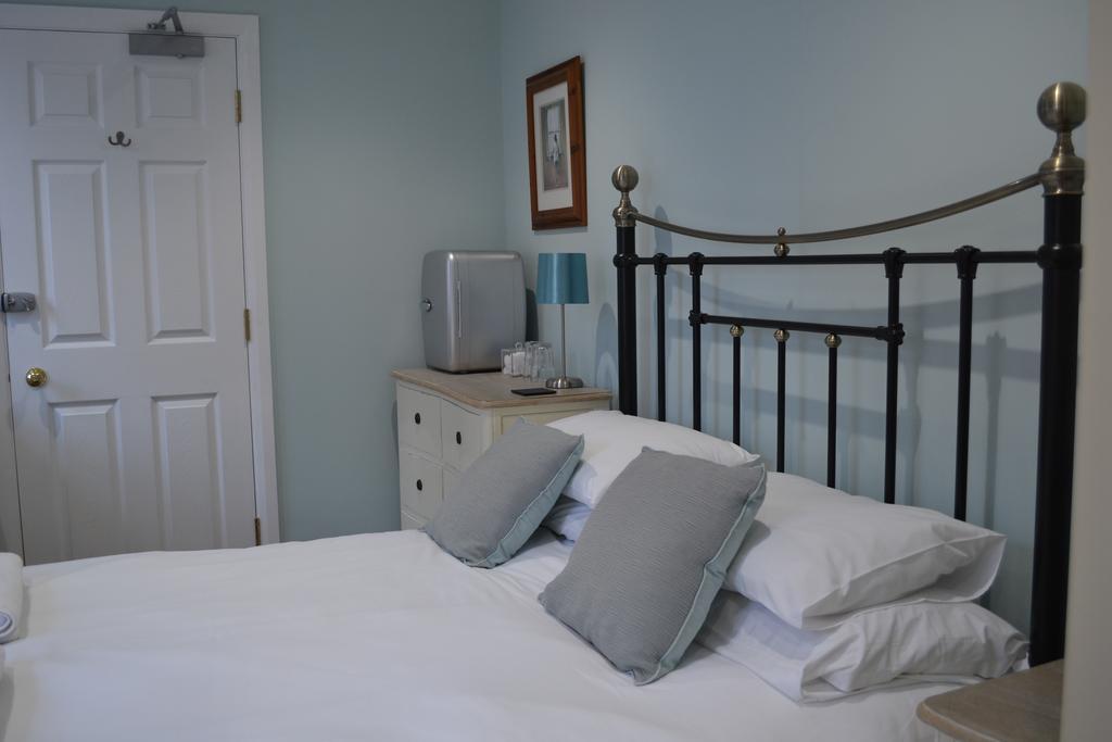 Corra Lynn Bed and Breakfast Whitby Exteriör bild