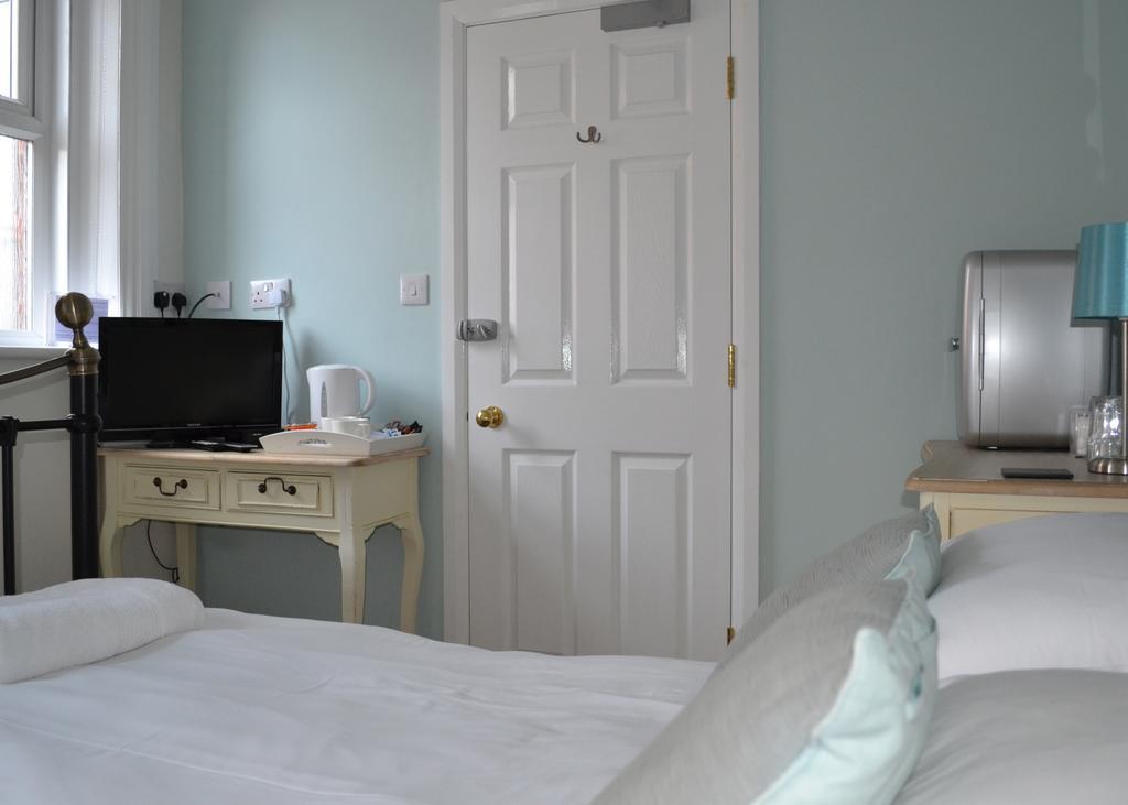 Corra Lynn Bed and Breakfast Whitby Exteriör bild