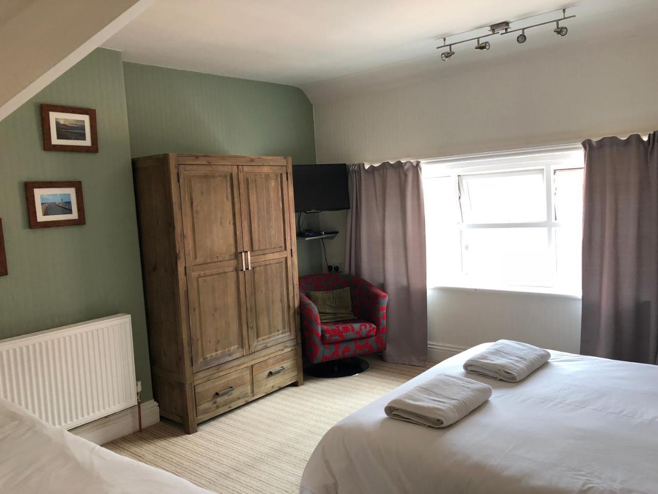 Corra Lynn Bed and Breakfast Whitby Exteriör bild