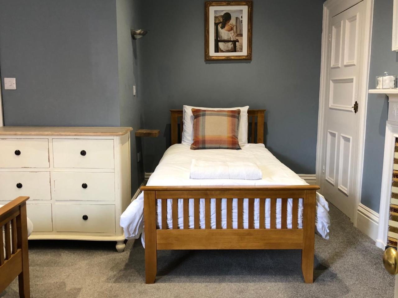 Corra Lynn Bed and Breakfast Whitby Exteriör bild